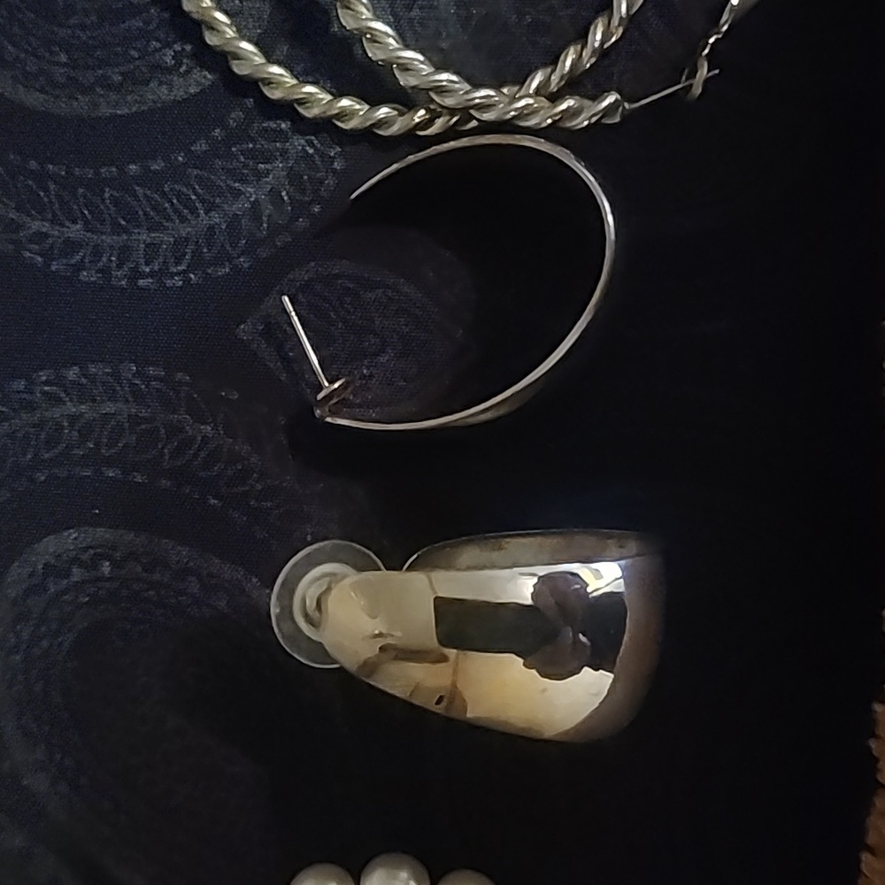 Loop earrings - Picture 3 of 7